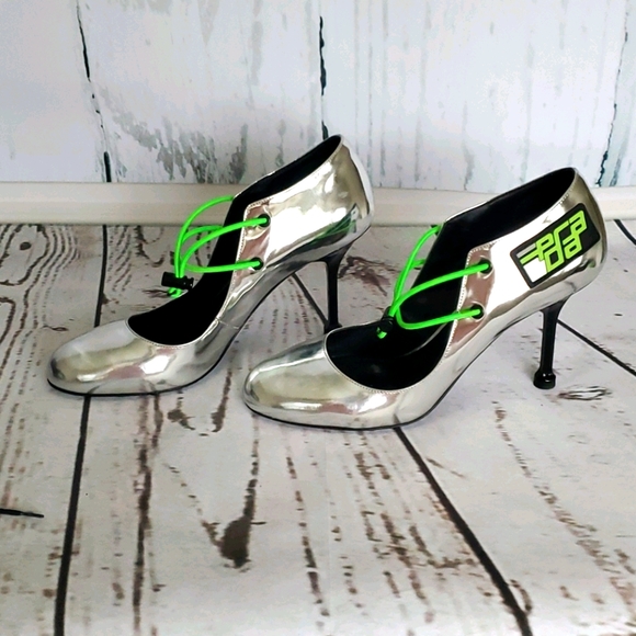 Prada - Picture 2 of 14